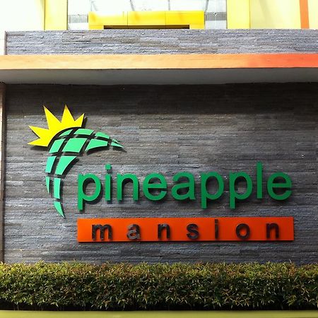 Отель Pineapple Mansion Surakarta  Экстерьер фото