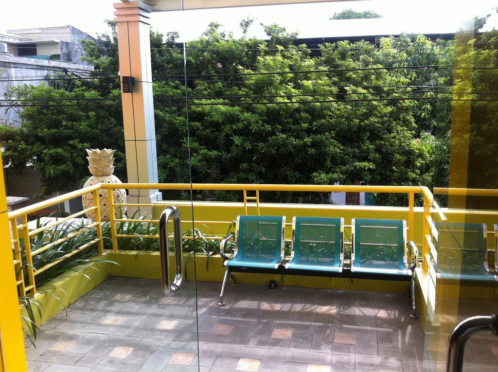 Отель Pineapple Mansion Surakarta  Экстерьер фото