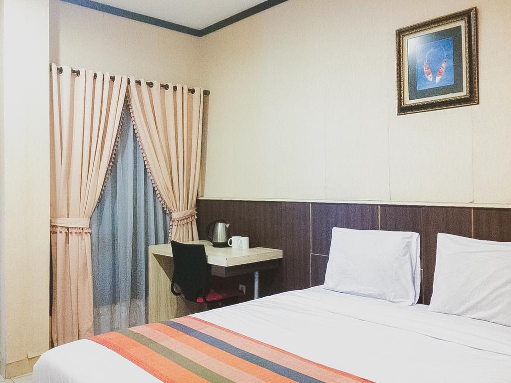 Отель Pineapple Mansion Surakarta  Экстерьер фото