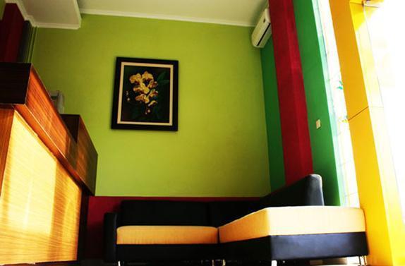 Отель Pineapple Mansion Surakarta  Экстерьер фото
