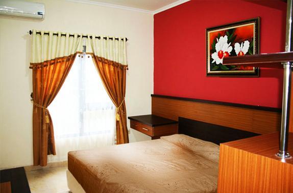 Отель Pineapple Mansion Surakarta  Экстерьер фото